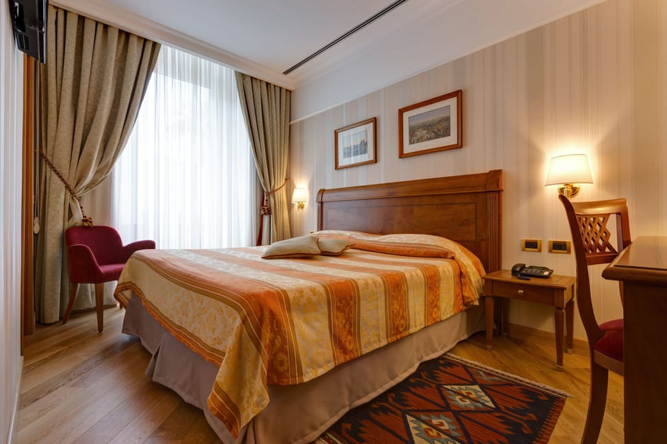 Double Room | Minibar, in-room safe, desk, laptop workspace
