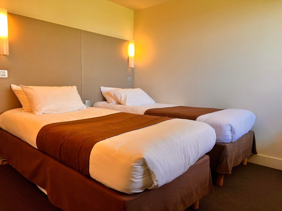 Laptop workspace, free WiFi, bed sheets