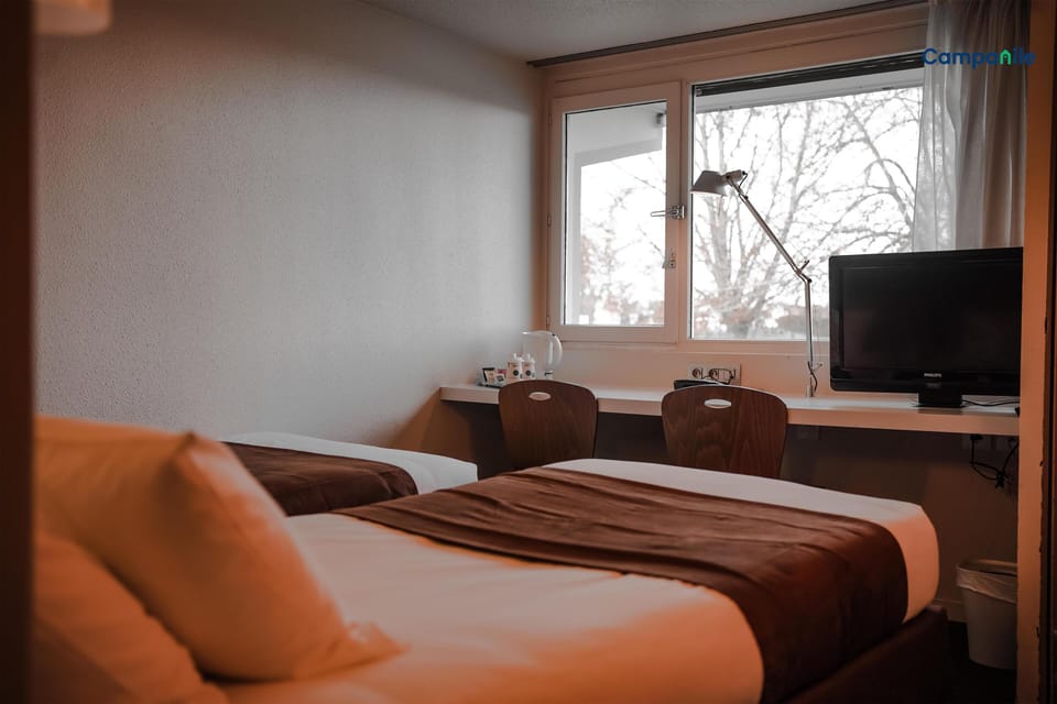 Laptop workspace, free WiFi, bed sheets