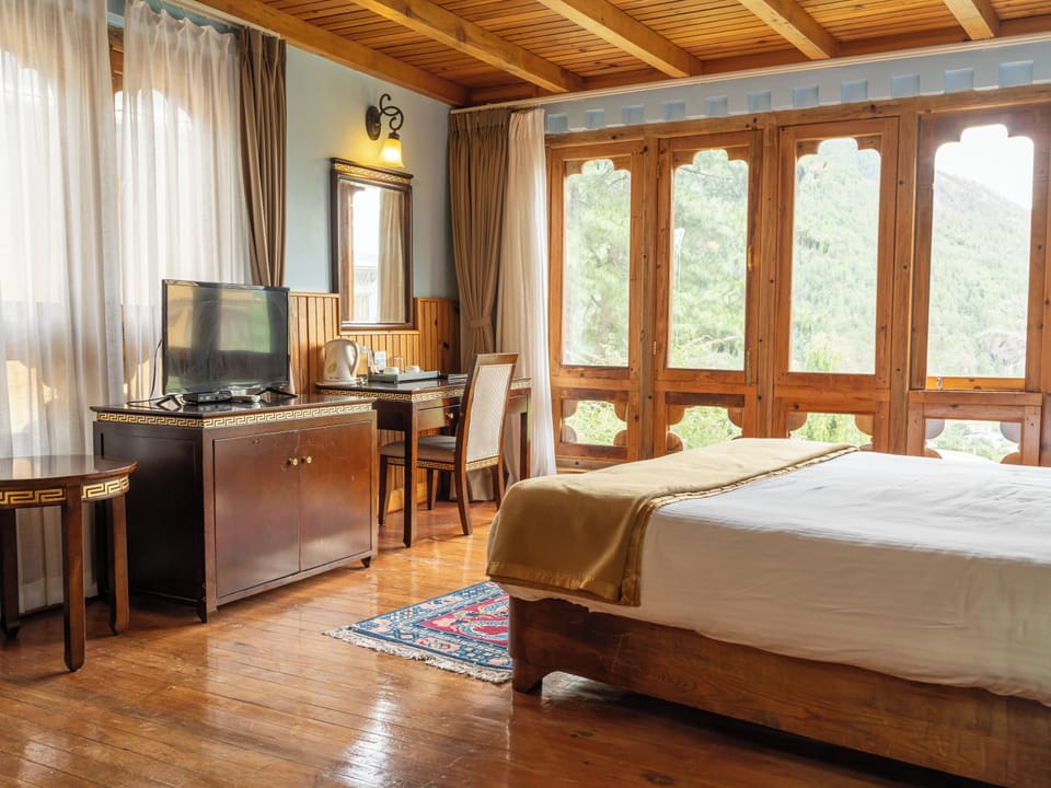 Mountain View Deluxe Cottages | Premium bedding, down comforters, in-room safe, desk