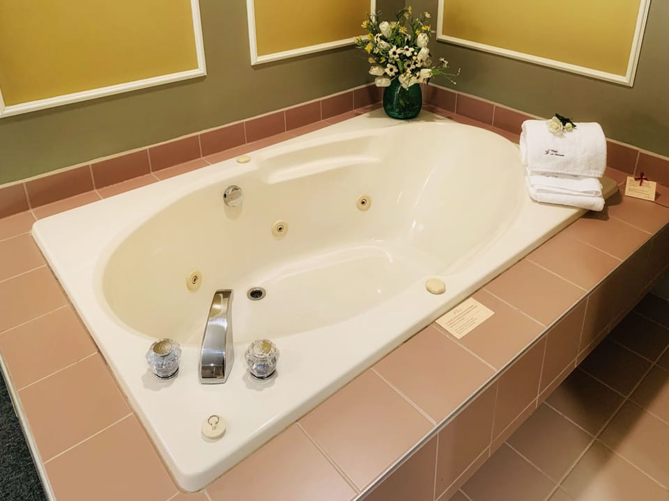 Luxury Room, 1 Double Bed, Jetted Tub | Jetted tub