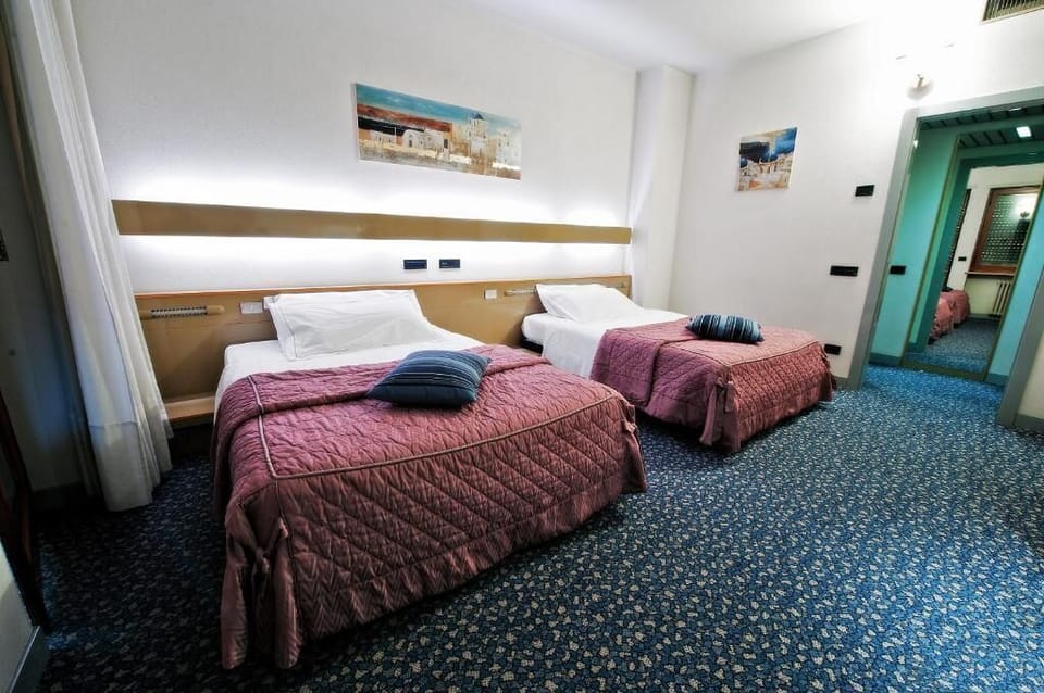 Premium bedding, minibar, soundproofing, free WiFi