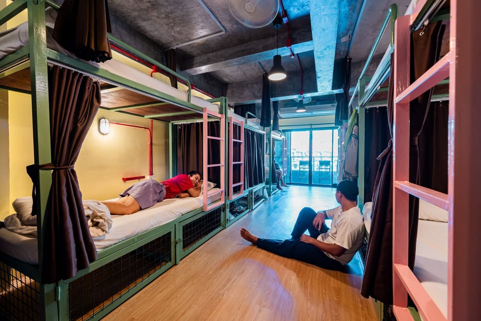 Mixed 14 Beds Dorm | Blackout drapes, free WiFi, bed sheets