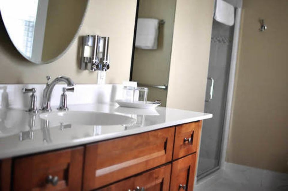 Shower, free toiletries, hair dryer, bathrobes
