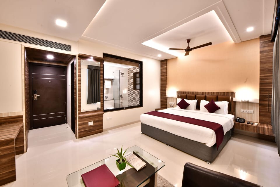 Executive Double Room | Desk, laptop workspace, soundproofing, iron/ironing board