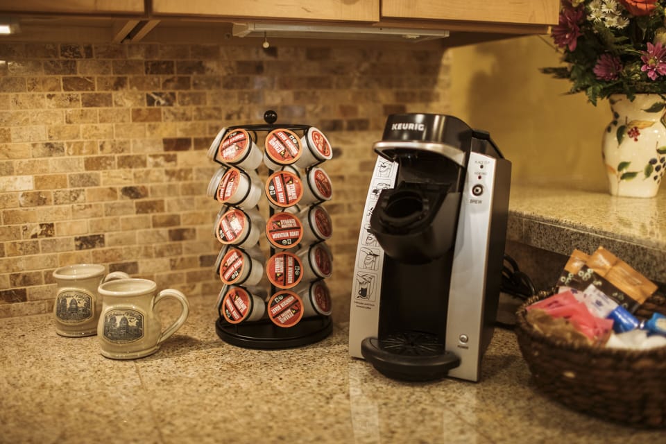 Deluxe Cottage, Private Bathroom | Coffee and/or coffee maker