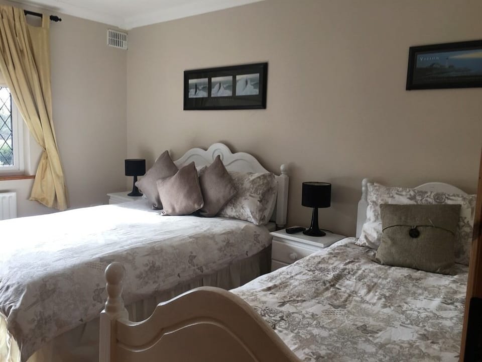 Suite, Private Bathroom (External Private Bathroom) | WiFi