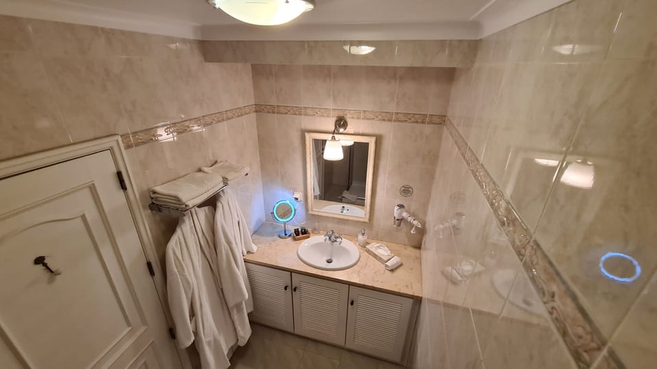 Comfort Double Room, 1 Bedroom, Garden View | Bathroom | Shower, hair dryer, bathrobes, towels