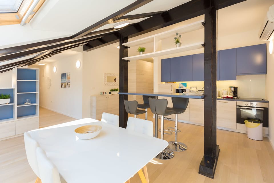 Loft Premier One Bedroom Apartment  | In-room dining