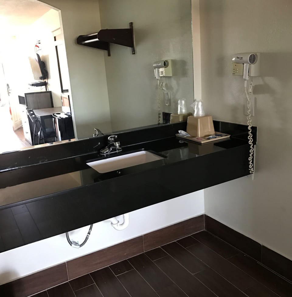 Double Room | Bathroom sink