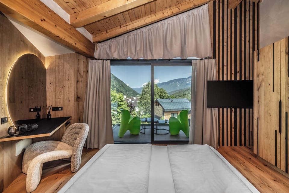 Pure Bliss | Down comforters, desk, soundproofing, free WiFi