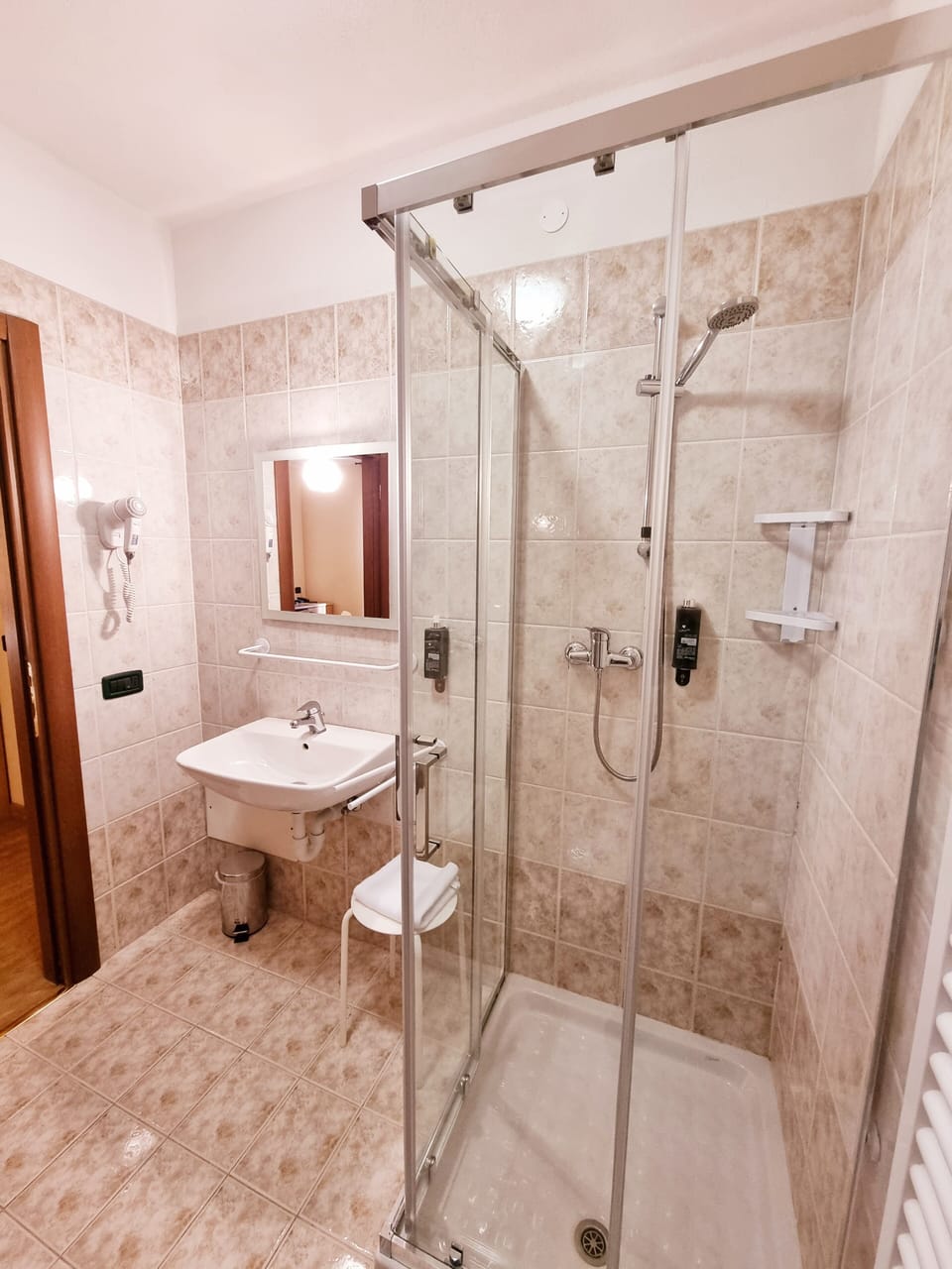 Superior Room, Mountain View | Bathroom | Shower, hair dryer, bidet, towels