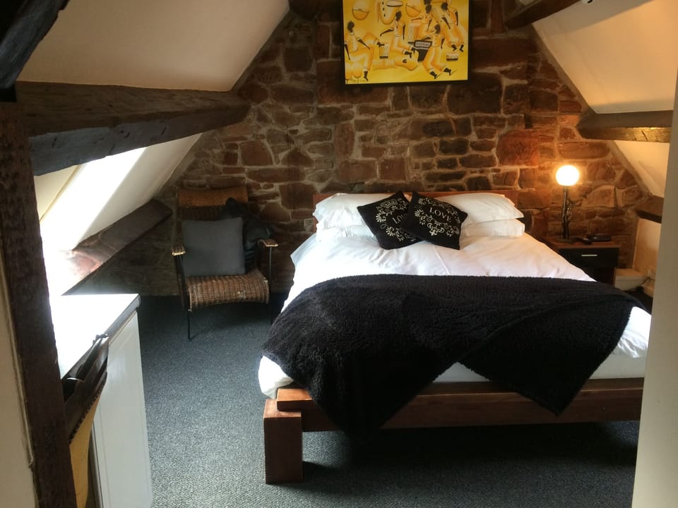 Family Apartment | Desk, iron/ironing board, free WiFi