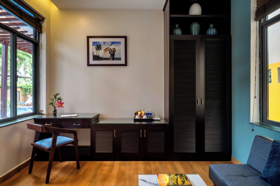 Elite Deluxe Pool View | Living area | 40-inch Smart TV with satellite channels, TV