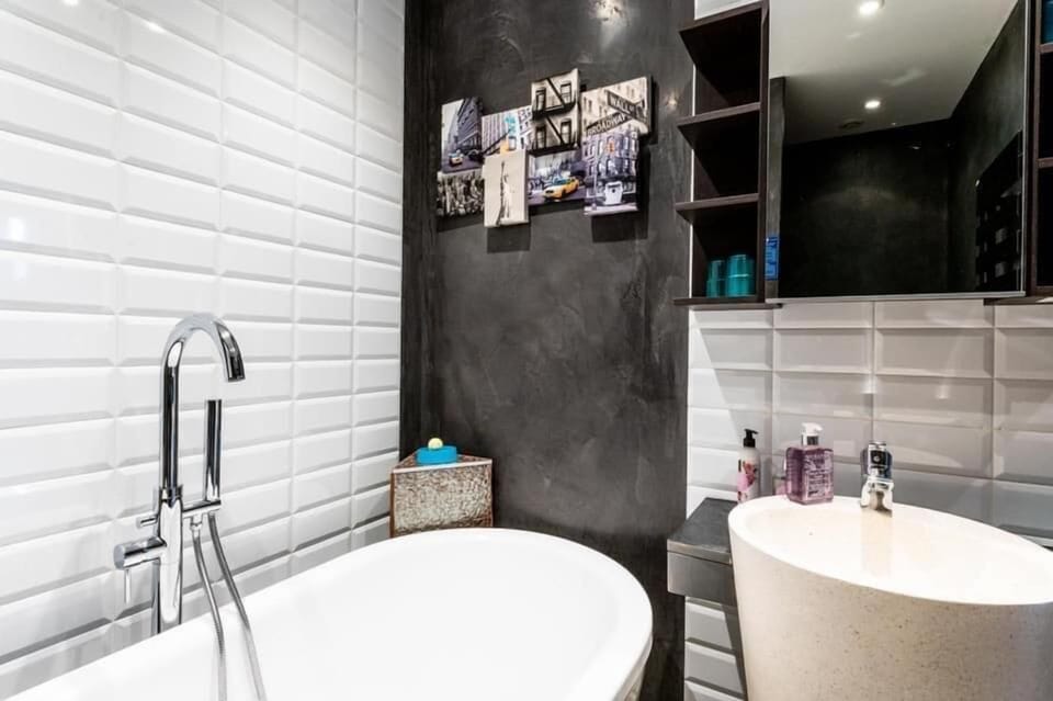 Separate tub and shower, free toiletries, hair dryer, bathrobes