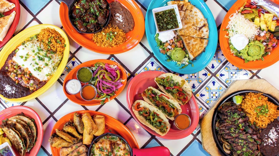 2 restaurants; breakfast, lunch, and dinner served