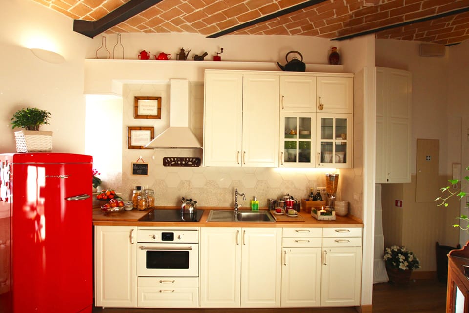 Full-size fridge, stovetop, cookware/dishes/utensils