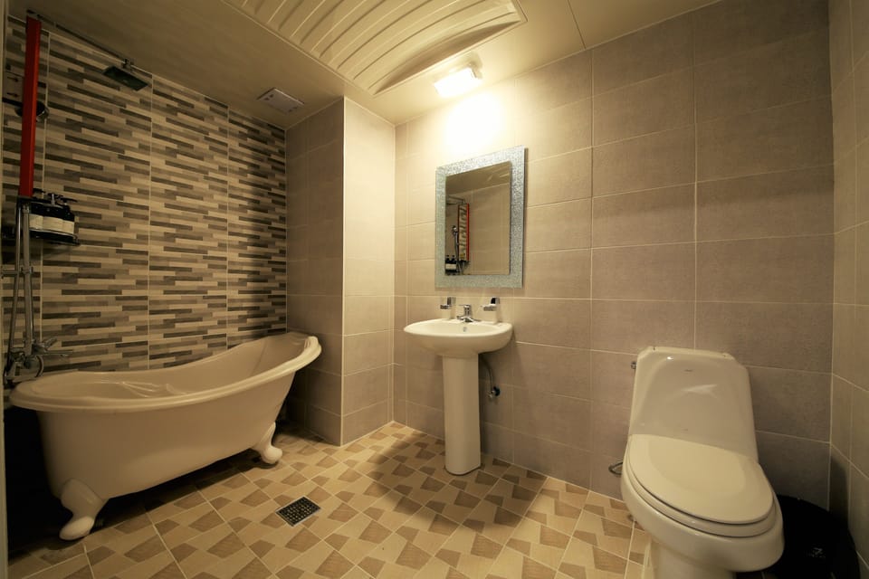 Bathroom | Hair dryer, towels, soap, shampoo