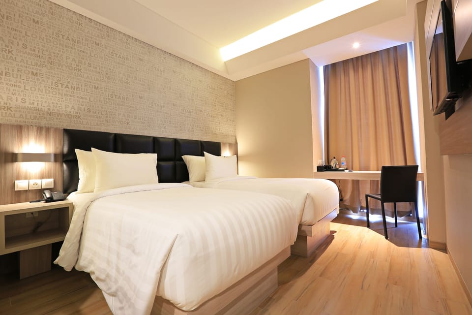 Deluxe Double Room | In-room safe, desk, blackout drapes, WiFi (free)