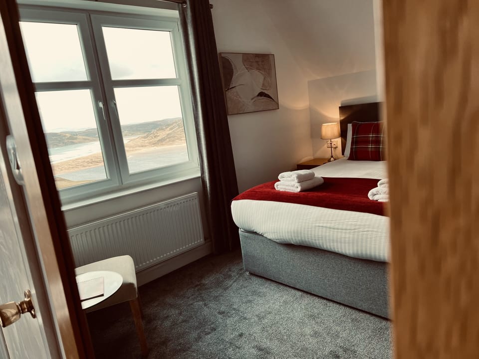 Double Room, Ensuite, Sea View | Free WiFi, bed sheets
