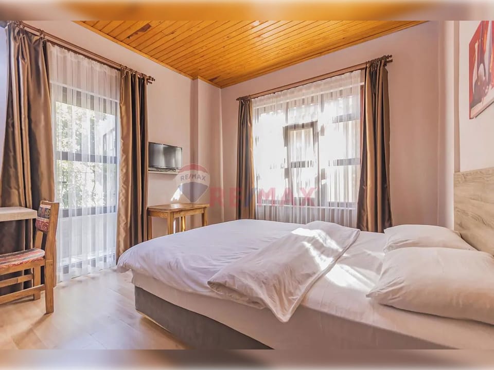 Superior Double Room, 1 Queen Bed, Balcony | Iron/ironing board, free WiFi, bed sheets