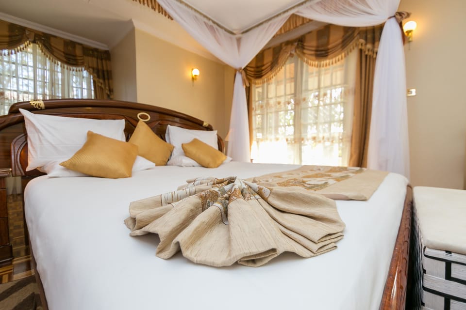 Deluxe Double Room | In-room safe, desk, blackout drapes, WiFi (free)