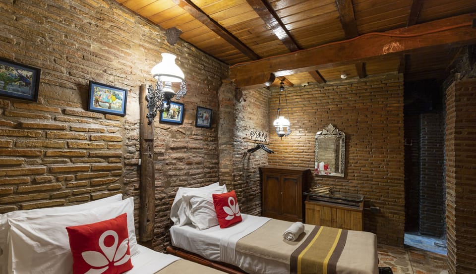 Vigan Room | Desk, iron/ironing board (on request), rollaway beds (surcharge)
