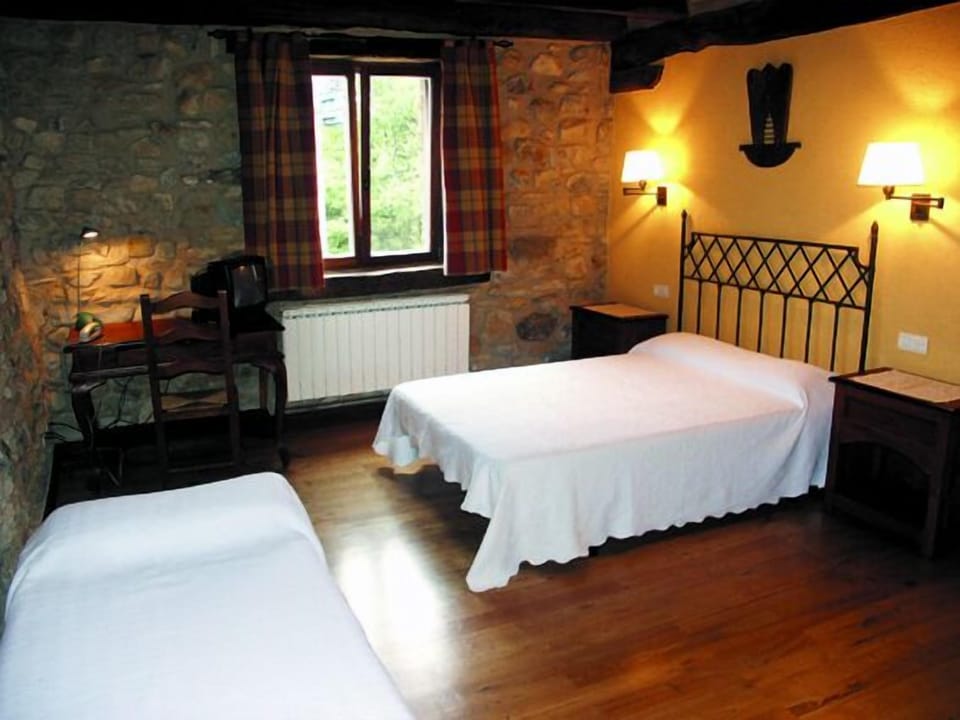 Double Room | Desk, laptop workspace, free cribs/infant beds, rollaway beds