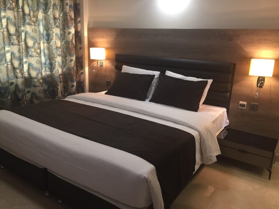 Deluxe Double Room, Sea View | Blackout drapes, soundproofing, iron/ironing board, WiFi (free)