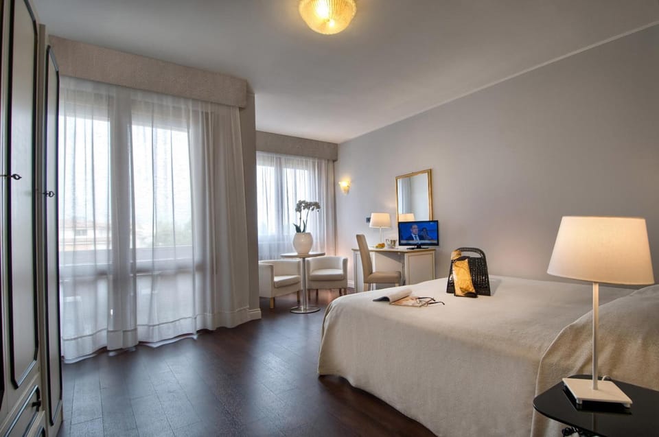 In-room safe, desk, free cribs/infant beds, free WiFi