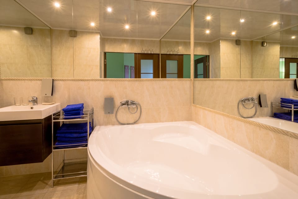 Apartment, 2 Bedrooms | Bathroom | Towels
