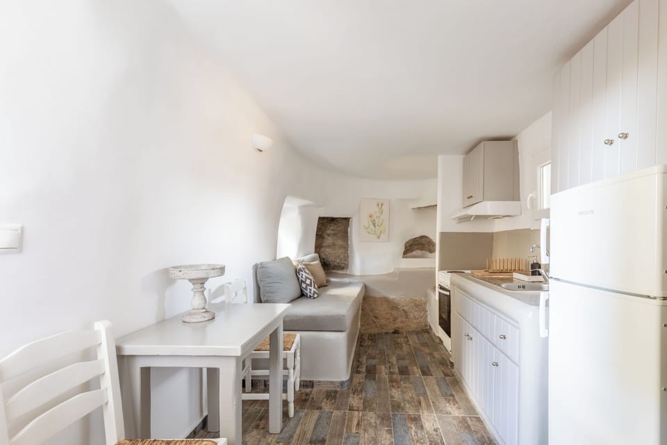 Budget Room | Private kitchen | Coffee/tea maker, fridge, stovetop, electric kettle
