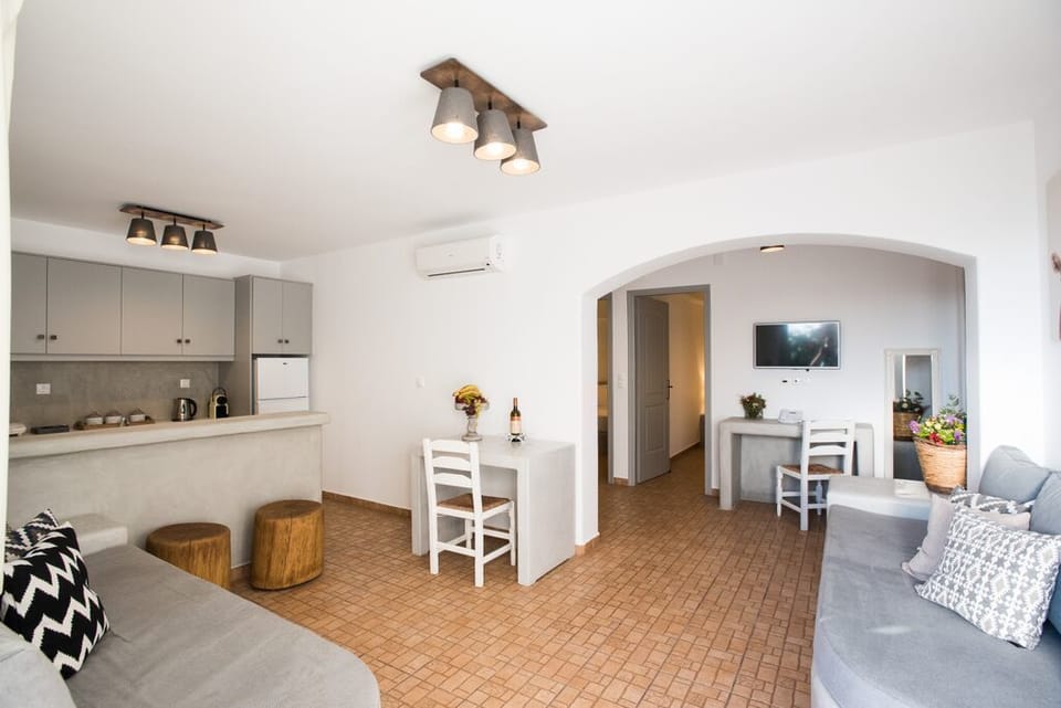 Two Bedroom Family Room | Private kitchenette | Coffee/tea maker, fridge, stovetop, electric kettle