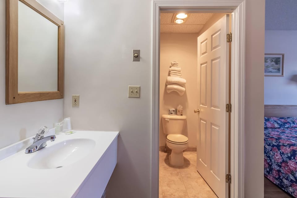Shower, free toiletries, towels