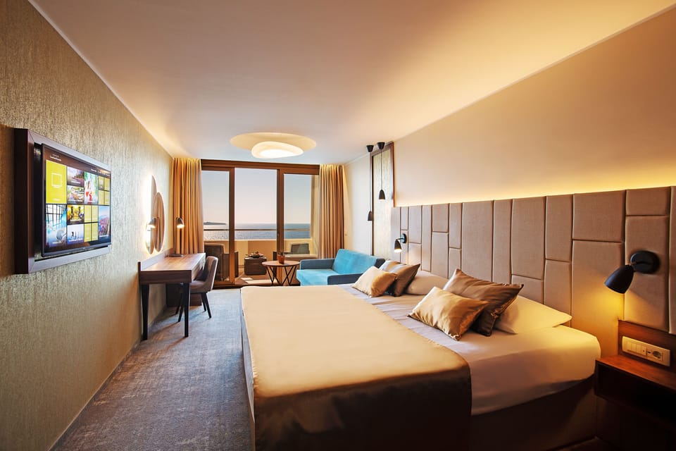 Superior Double Room, 1 Bedroom, Sea View | Minibar, in-room safe, desk, blackout drapes