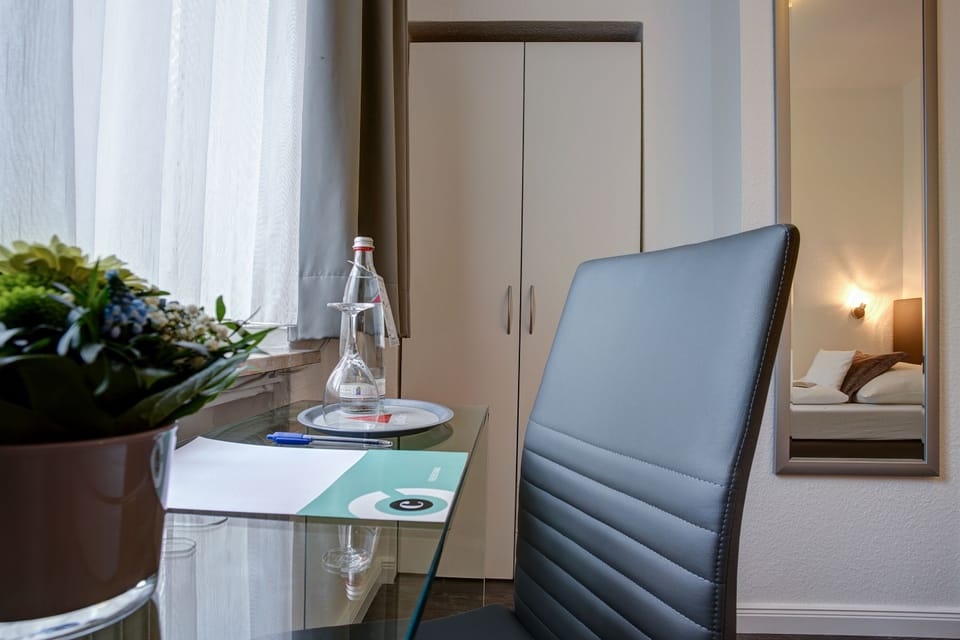 Single Room | Hypo-allergenic bedding, in-room safe, desk, free WiFi
