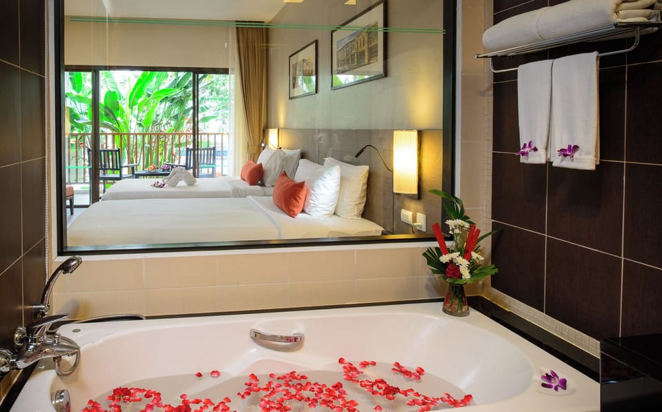 Superior City View - Room only | Bathroom | Separate tub and shower, rainfall showerhead, eco-friendly toiletries