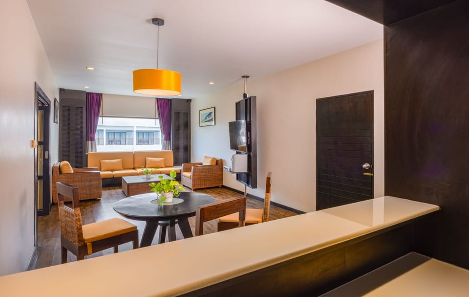 Deluxe Suite, Pool View | Living area | 42-inch LED TV with cable channels