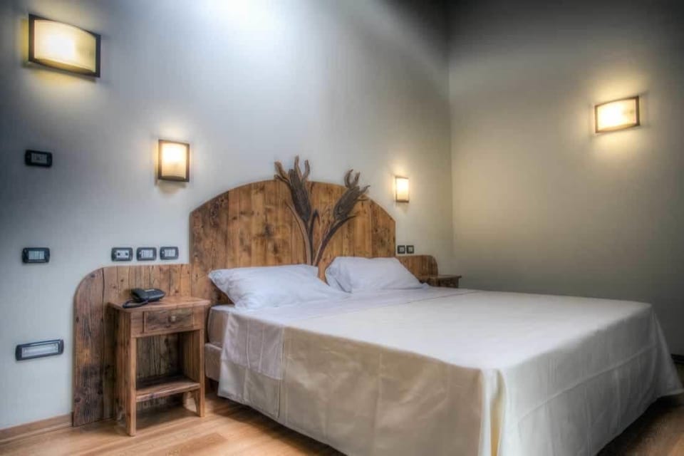 Deluxe Double or Twin Room | Minibar, soundproofing, cribs/infant beds, free WiFi
