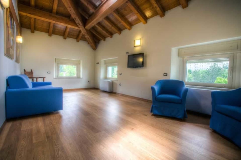 Suite | Minibar, soundproofing, cribs/infant beds, free WiFi