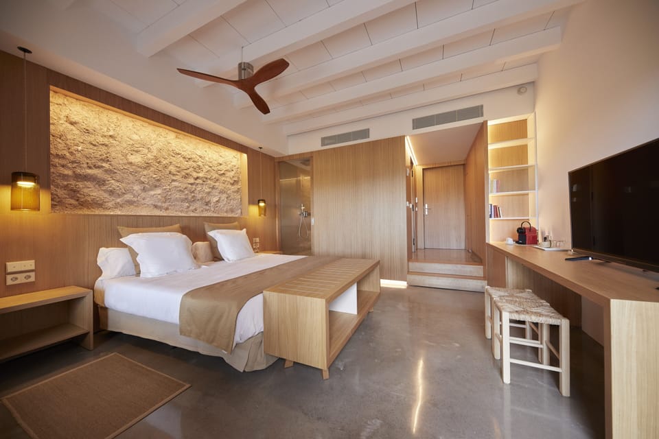 Deluxe Garden | In-room safe, desk, blackout drapes, soundproofing