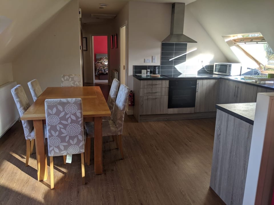 Apartment, 2 Bedrooms | 2 bedrooms, soundproofing, iron/ironing board, free WiFi