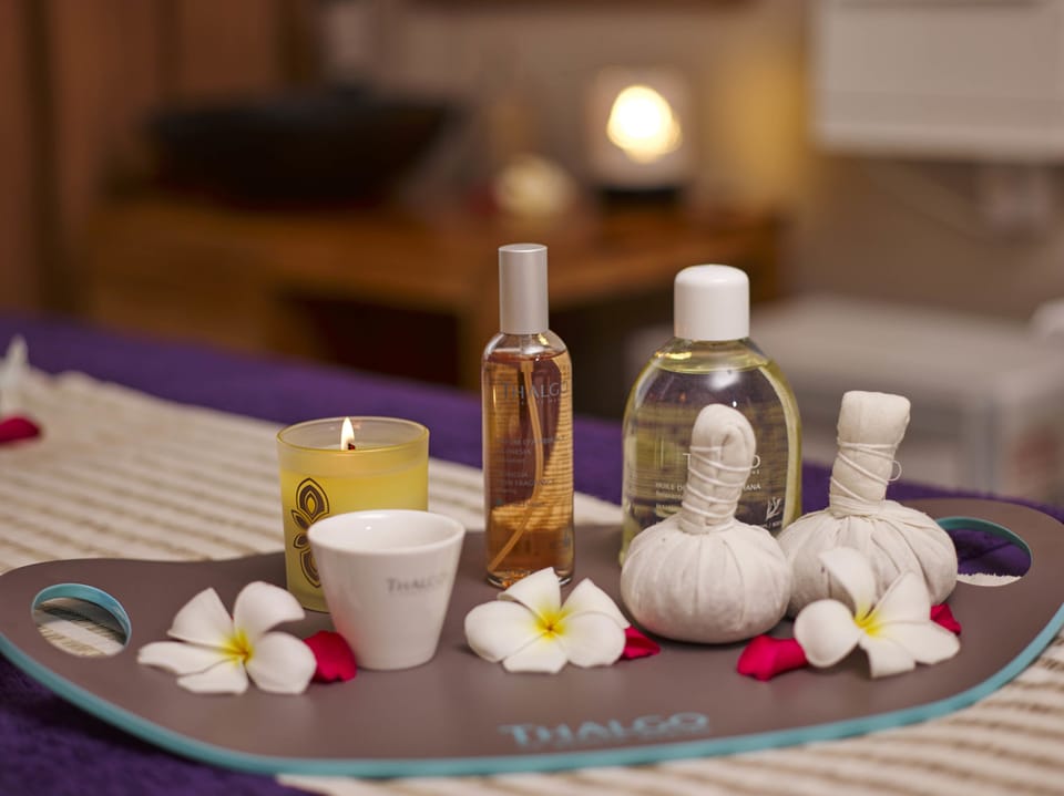 Couples treatment rooms, hot tub, steam room, body treatments, mud baths