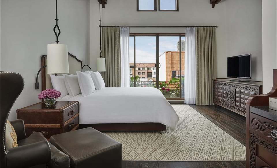 Egyptian cotton sheets, premium bedding, down comforters, minibar