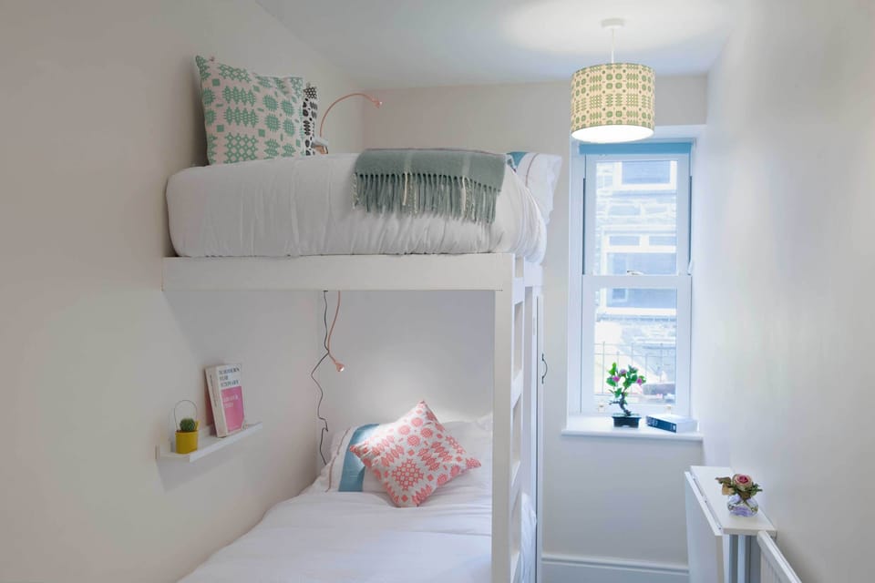 Shared Dormitory, Mixed Dorm (2 beds) | Free WiFi, bed sheets