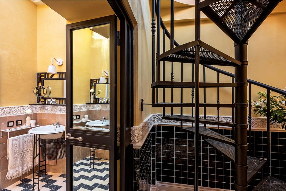 Junior Suite, Terrace | Bathroom | Shower, designer toiletries, hair dryer, bathrobes