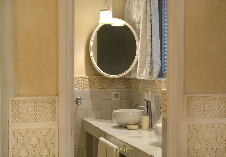 Suite | Bathroom | Shower, designer toiletries, hair dryer, bathrobes