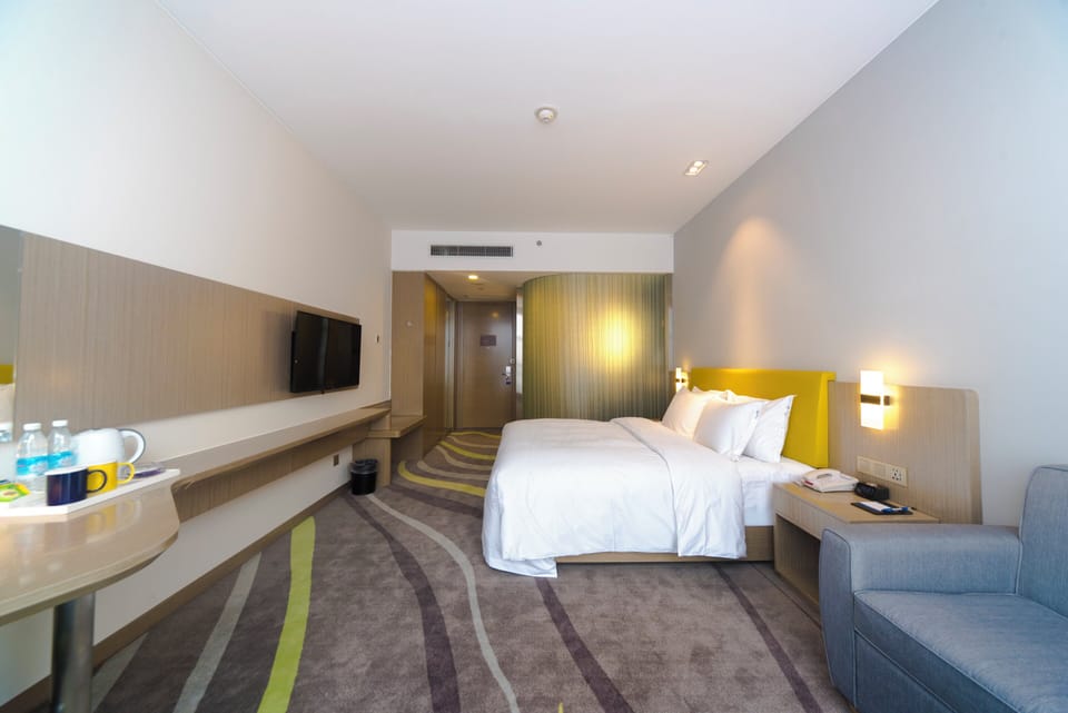 In-room safe, desk, WiFi (free)