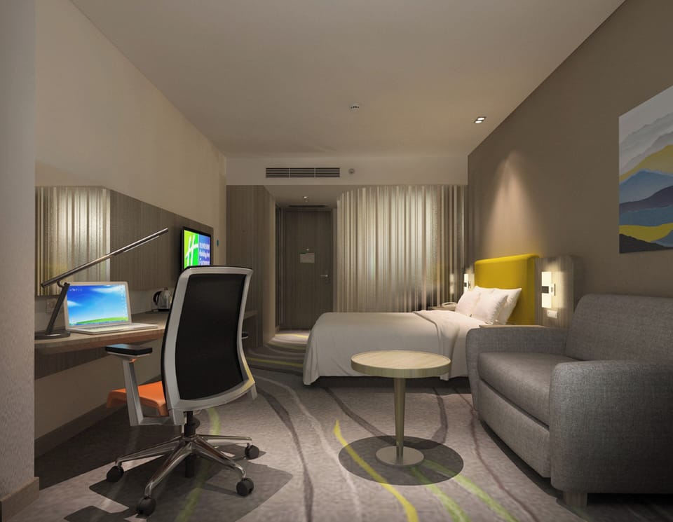 In-room safe, desk, WiFi (free)