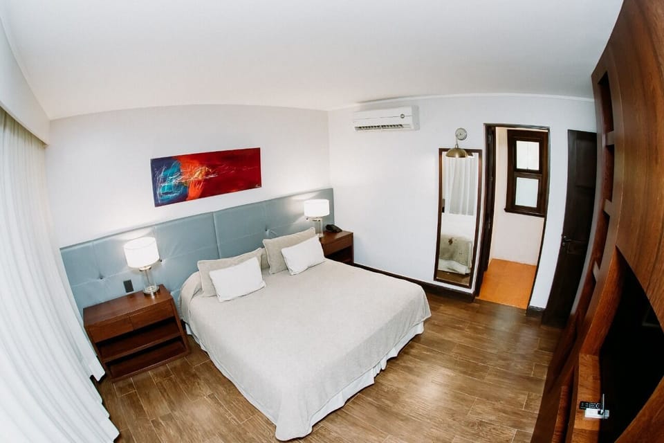 Suite Cuadruple | Pillowtop beds, minibar, in-room safe, individually decorated